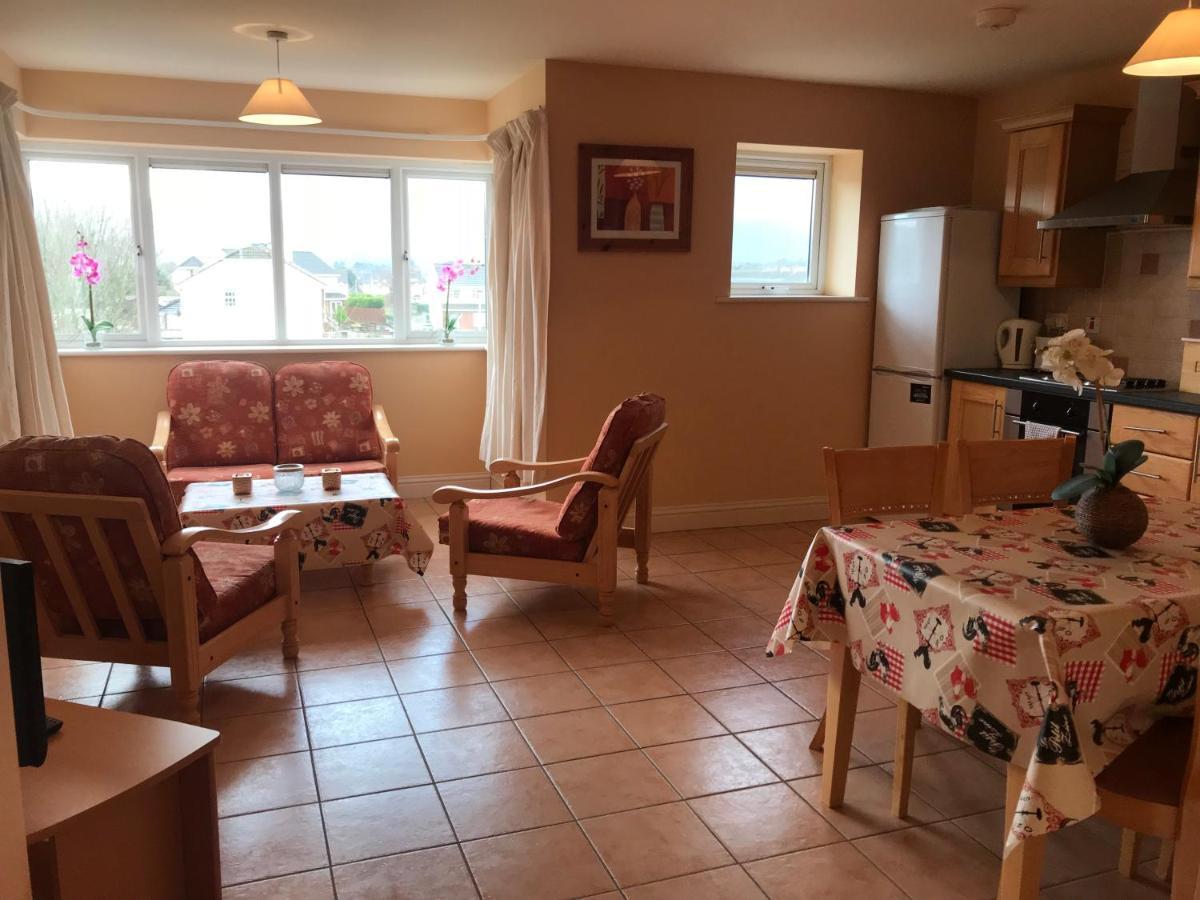 Kings Court Holiday Apartments ترالي المظهر الخارجي الصورة