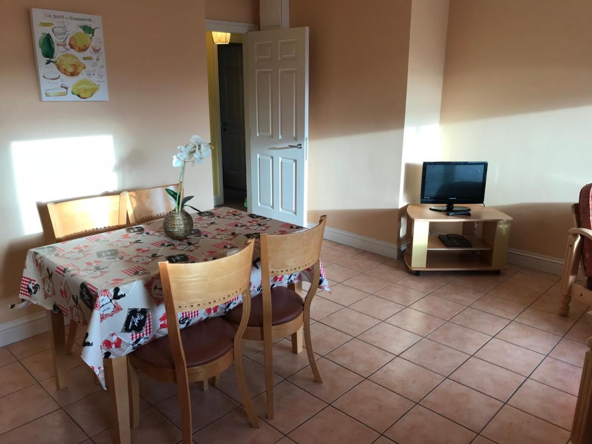 Kings Court Holiday Apartments ترالي المظهر الخارجي الصورة