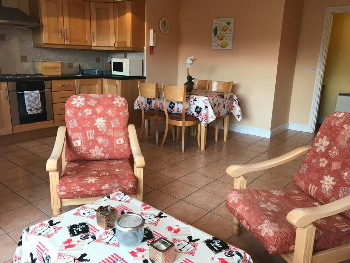 Kings Court Holiday Apartments ترالي المظهر الخارجي الصورة