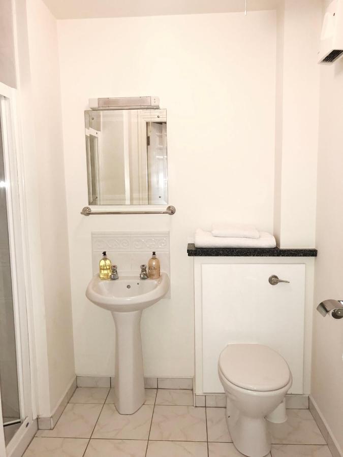 Kings Court Holiday Apartments ترالي المظهر الخارجي الصورة